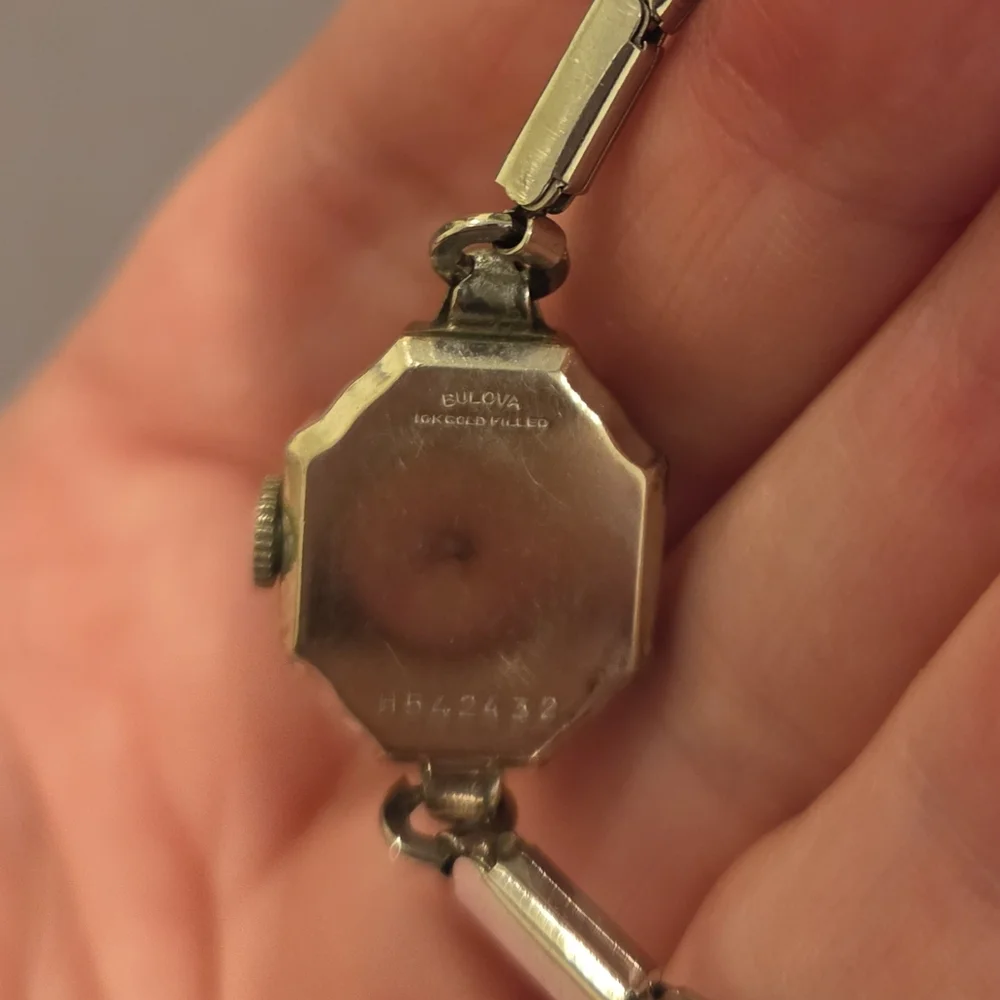 BULOVA VINTAGE NON-FUNCTIONING WOMENS WATCH -  SERIAL # M542432 - Picture 6 of 8